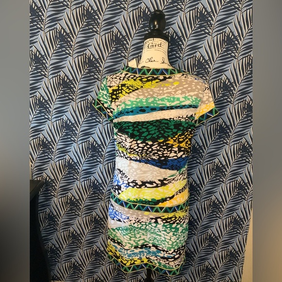 #42 NWT BCBGMAXAZRIA Daily Dress in Color Evergrenco Medium - Picture 2 of 4